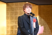 「THE FIRST SLAMDUNK」Film Partnersの受賞を祝福する仲村宗悟。