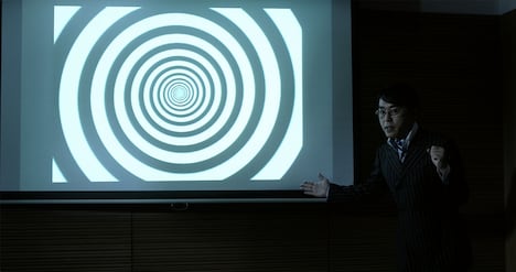 「静かに燃えて」場面写真