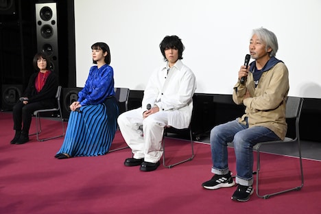 ドラマ「舟を編む ～私、辞書つくります～」会見の様子。奥から高明希、池田エライザ、野田洋次郎、塚本連平。