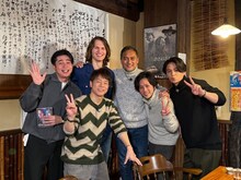 左から時計回りに吉村崇、アンセル・エルゴート、渡辺謙、二宮和也、菊池風磨、陣内智則。