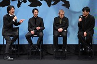 映画「室町無頼」製作発表会見の様子。
