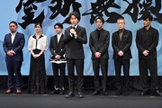 映画「室町無頼」製作発表会見の様子。