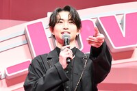 “妄想シチュエーション”を披露する綱啓永。