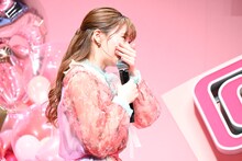 “妄想シチュエーション”の披露に照れる白宮みずほ。