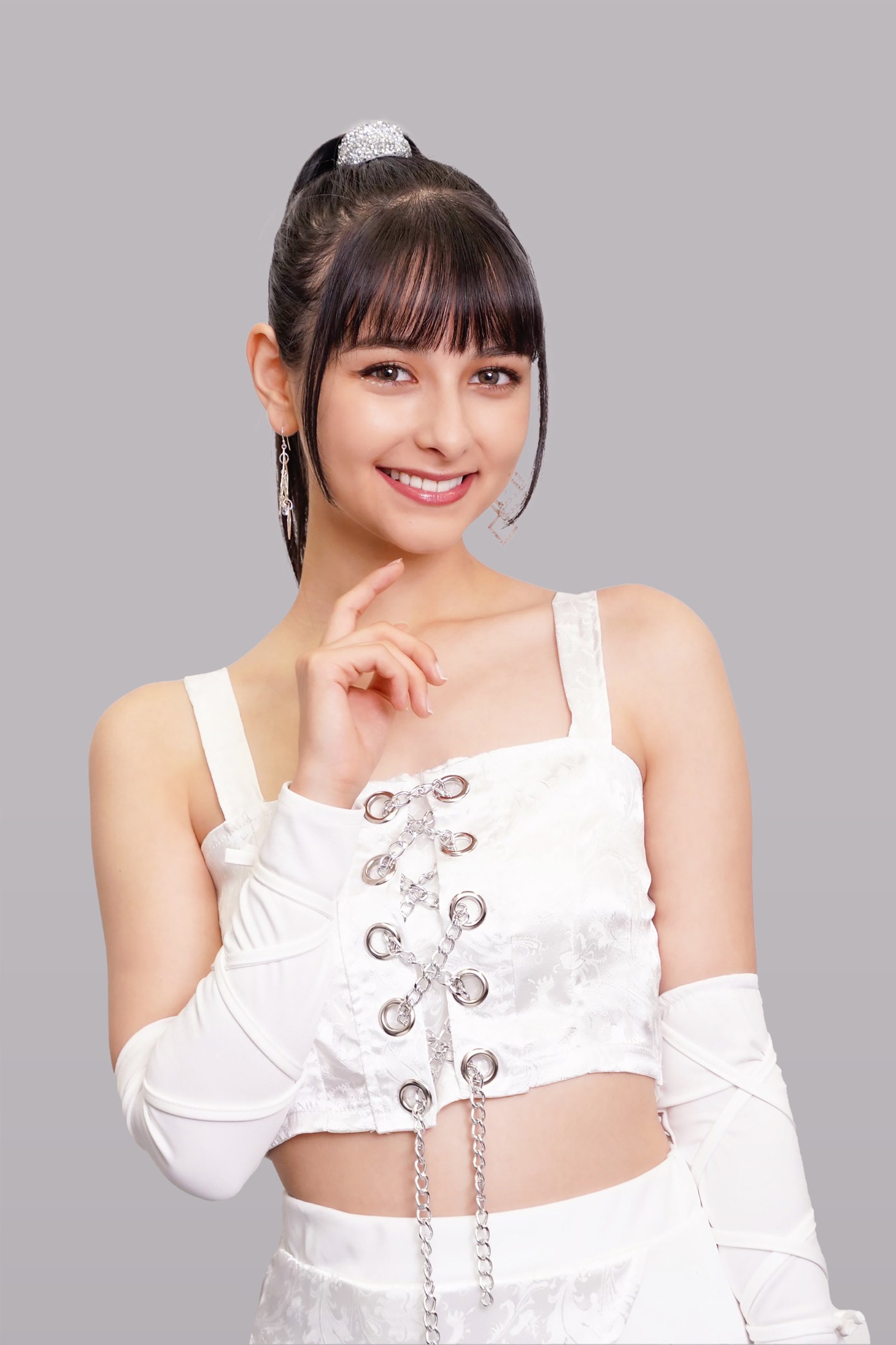 嵐莉菜演じる式部紫。