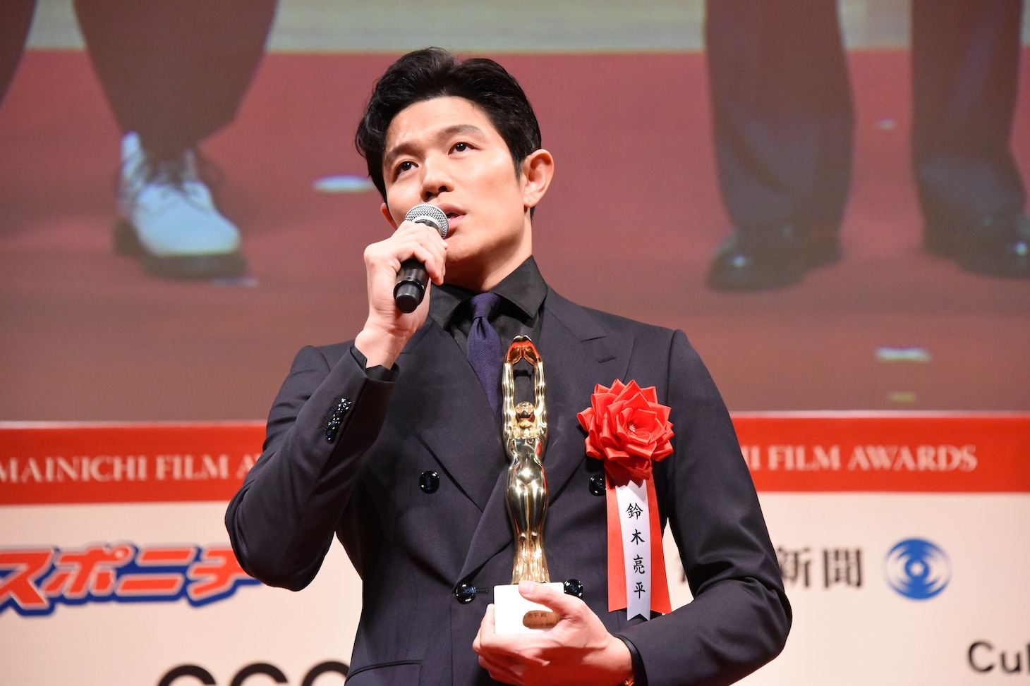 鈴木亮平