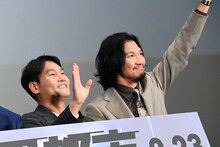 左からイ・サンヨン、青木崇高。