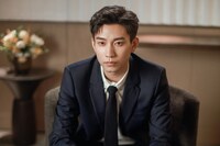 中国ドラマ「2回目のロマンスはままならない！」より、ワン・ズーチー（王子奇）演じるシン・チー。