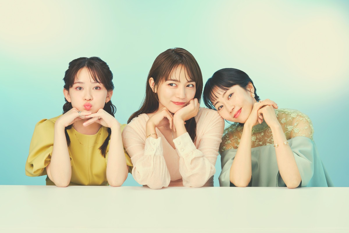 左から畑芽育、川口春奈、木南晴夏。(c)TBS