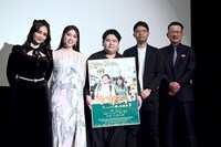 「フィリピンパブ嬢の社会学」の東京初日舞台挨拶にて、左からステファニー・アリアン、一宮レイゼル、前田航基、中島弘象、白羽弥仁。