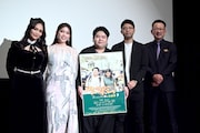 「フィリピンパブ嬢の社会学」の東京初日舞台挨拶にて、左からステファニー・アリアン、一宮レイゼル、前田航基、中島弘象、白羽弥仁。