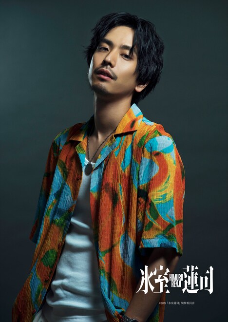 篠原将人(演:黒羽麻璃央)のキャラクタービジュアル。(撮影:撮影:三宅英文)