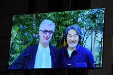 左からヴィム・ヴェンダース、役所広司。