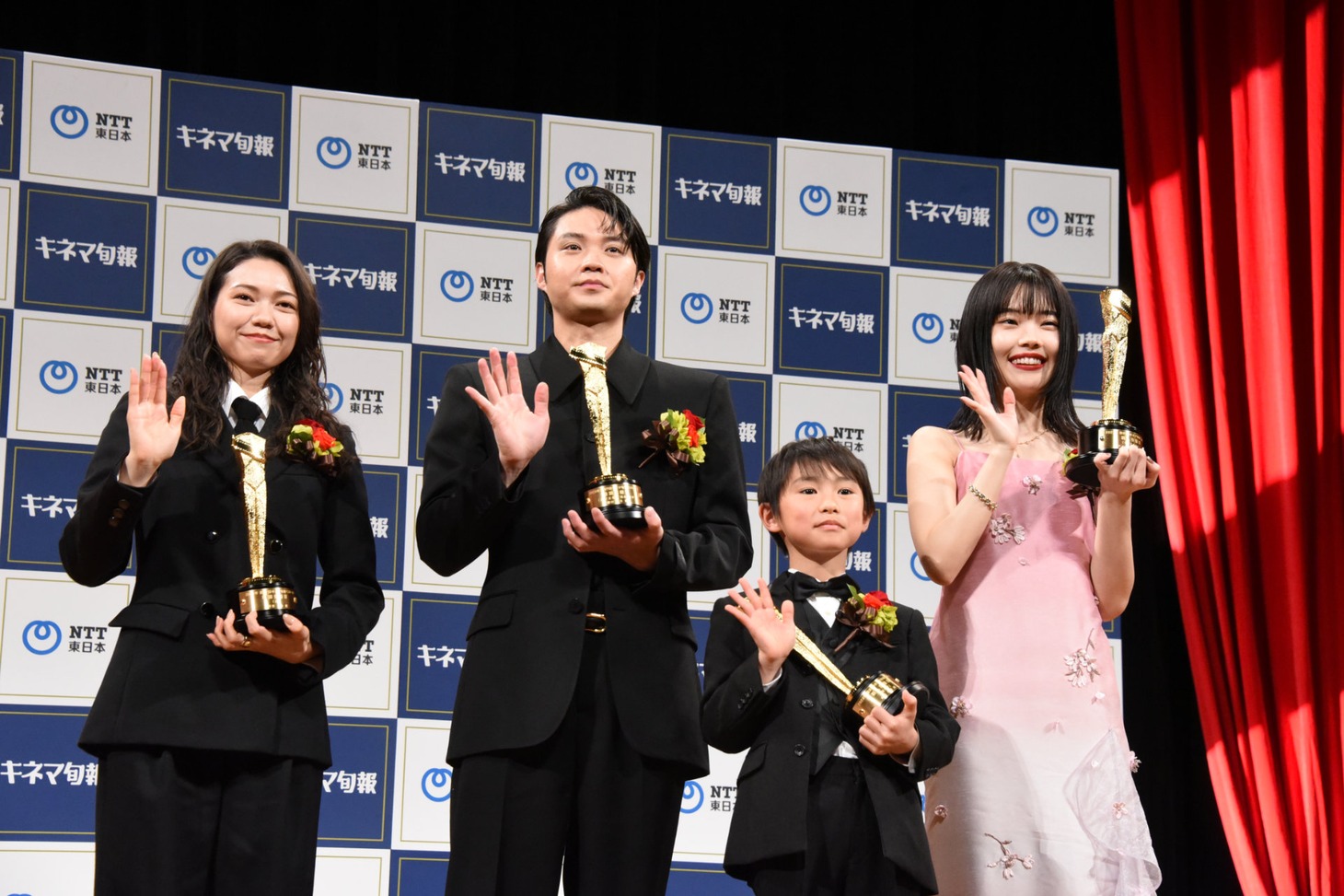 左から二階堂ふみ、磯村勇斗、塚尾桜雅、アイナ・ジ・エンド。