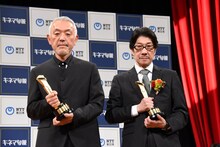 左から原田満生、阪本順治。