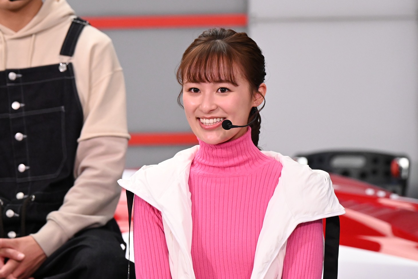 ブンピンク / 志布戸未来役の鈴木美羽。