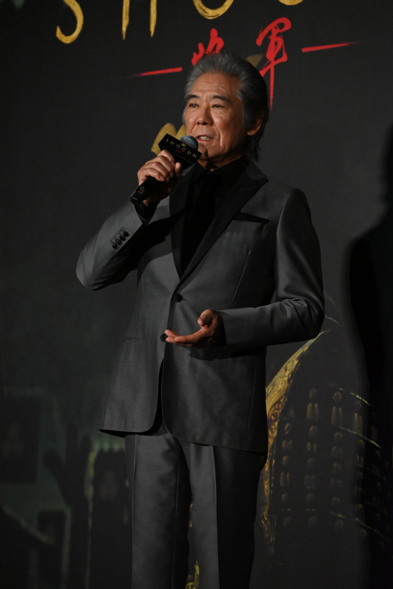 西岡徳馬