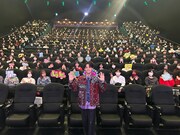 “大ヒット御礼舞台挨拶”に参加した齋藤潤（中央手前）。