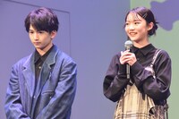 左から前出燿志、星乃あんな。