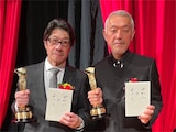 第97回キネマ旬報ベスト・テン表彰式にて阪本順治（左）と原田満生（右）。