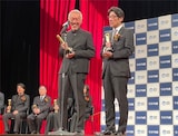 第97回キネマ旬報ベスト・テン表彰式にて原田満生（左）と阪本順治（右）。