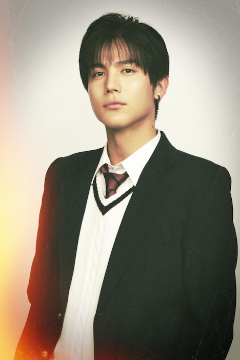 鈴木翔太郎役の中川大志。