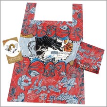 「恋するピアニスト フジコ・ヘミング」のムビチケカードと、購入特典となるオリジナルエコバッグのイメージ。