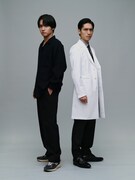 左から天堂海斗役の赤楚衛二、大友郁弥役の錦戸亮。