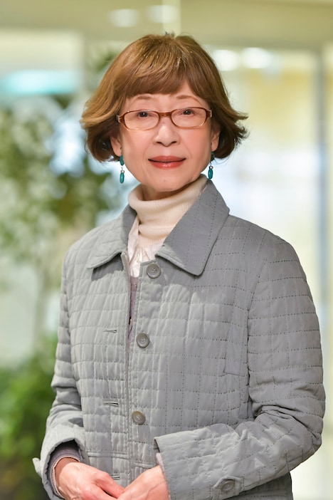 白石春子役の田島令子。