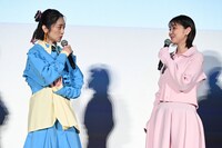 安達祐実（左）と倉科カナ（右）。