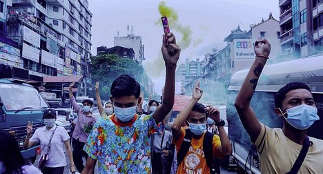 「夜明けへの道」場面写真