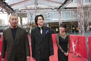 左から三宅唱、松村北斗、上白石萌音。