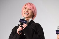 満面の笑みを浮かべる佐久間大介。