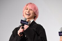 満面の笑みを浮かべる佐久間大介。