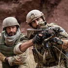 ガイ・リッチー監督作「コヴェナント」新映像、米軍部隊とタリバン兵士が銃撃戦