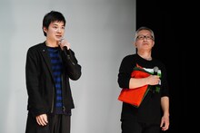 左から杉田雷麟、井上淳一。