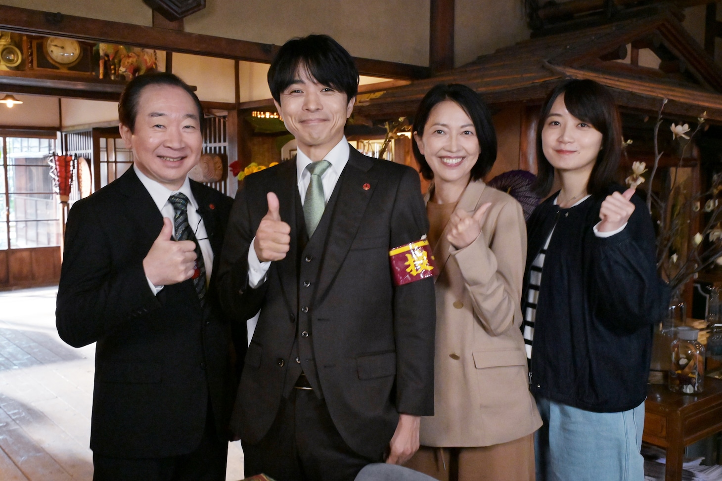 左から国木田誠二役の中村梅雀、浅輪直樹役の井ノ原快彦、小宮山志保役の羽田美智子、高尾由真役の深川麻衣。