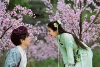 中国ドラマ「仙剣奇侠伝」より、左からフー・ゴー（胡歌）演じる李逍遥、リウ・イーフェイ（劉亦菲）演じる趙霊児。