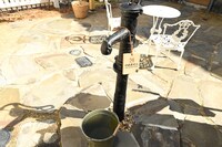 「ハッター帽子店」中庭