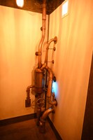 「ハウルの城」居間の奥にある配管。