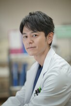 佐倉陸を演じる妻夫木聡。