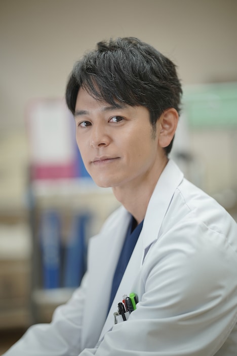 佐倉陸を演じる妻夫木聡。