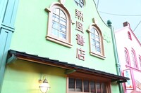 「南街」にある「熱風書店」。