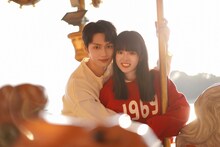 中国ドラマ「独占おとぎ話」より、左からJUN（SEVENTEEN）演じるリン・チャオ、ジャン・ミアオイー（張淼怡）演じるシアオ・トゥー。