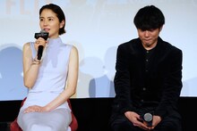 左から長澤まさみ、藤井道人。