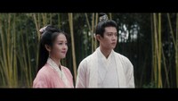 中国ドラマ「美人骨～前編：周生如故～」より、左からバイ・ルー（白鹿）演じる漼時宜（ツイ・シーイー）、アレン・レン（任嘉倫）演じる周生辰（ジョウション・チェン）。