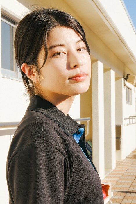 山本役のさとうほなみ。