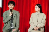 左から日向亘、八木莉可子。