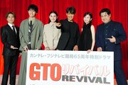 ドラマ「GTOリバイバル」制作発表の様子。左から山崎裕太、日向亘、八木莉可子、反町隆史、岡崎紗絵、小手伸也。