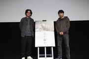 映画「舟を編む」期間限定特別上映の初日舞台挨拶より、左から松田龍平、石井裕也。